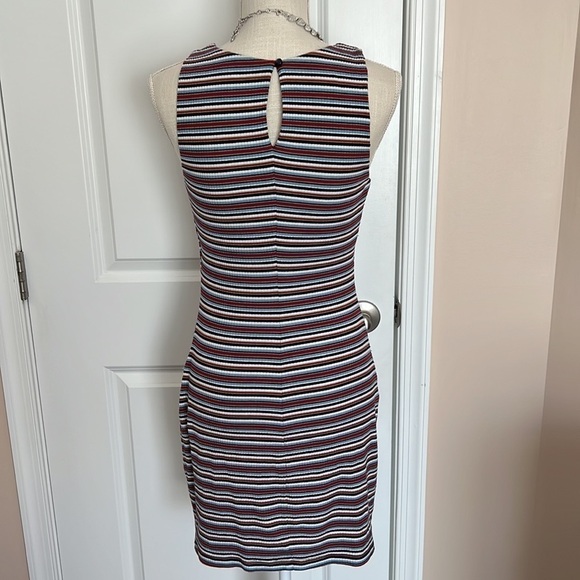 Summer striped no shoulders dress with a supported bust top under the bottom‍ - Picture 2 of 9